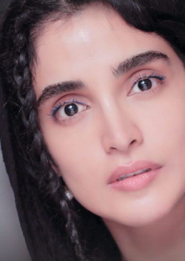 الهه حصاری بچه شد.