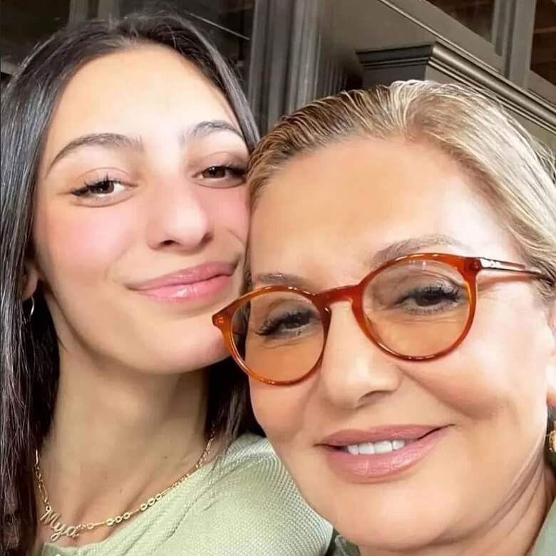 مهناز افشار و نوه گوگوش شباهت زیادی داشتند.