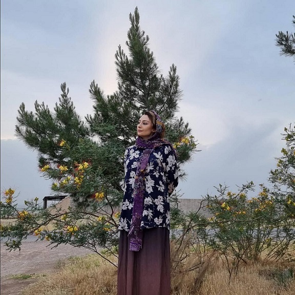 لباس عجیب و فوق العاده ساده "سوفیا لورن ایرانی" در روستا