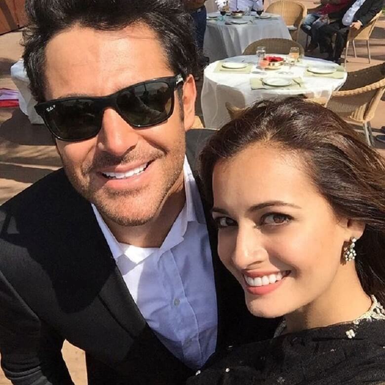 محمدرضا گلزار و خانم خارجی عکس صمیمانه گرفتند.