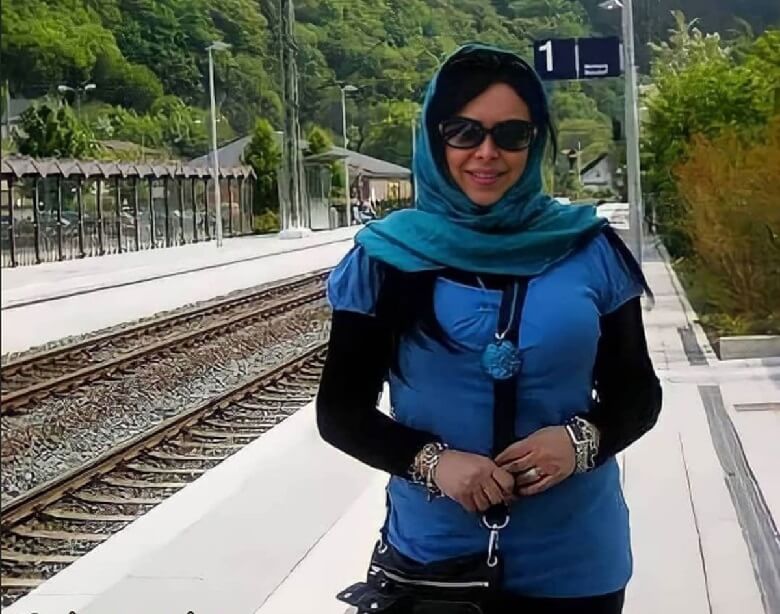 فلور نظری با لباس‌های تنگ و چسبان دیده شد.