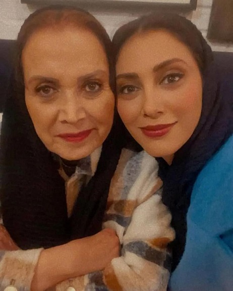 رونمایی "دو خواهر بازیگر" از چهره خاص و جذاب مادرشان