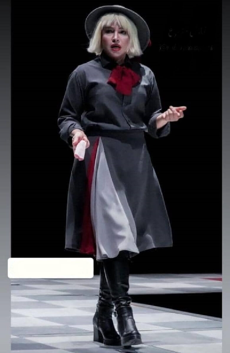 مه لقا جابری کشف حجاب کرده است.