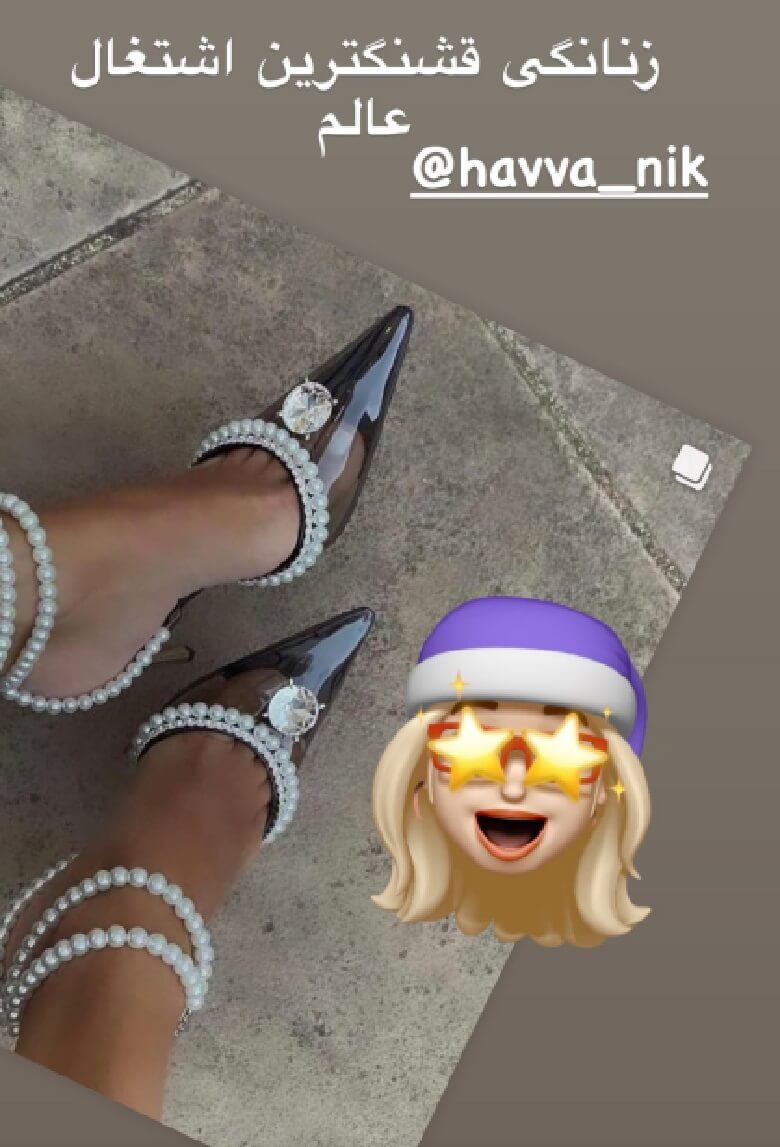 بهاره رهنما با لاک ناخن‌های پا زنانگی دارد.