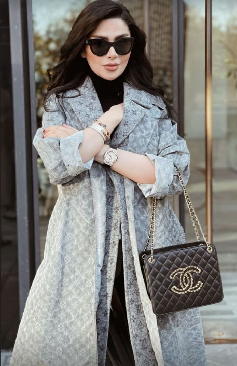 دنیا جهانبخت لباس‌هایش هزاران دلار می‌ارزد.