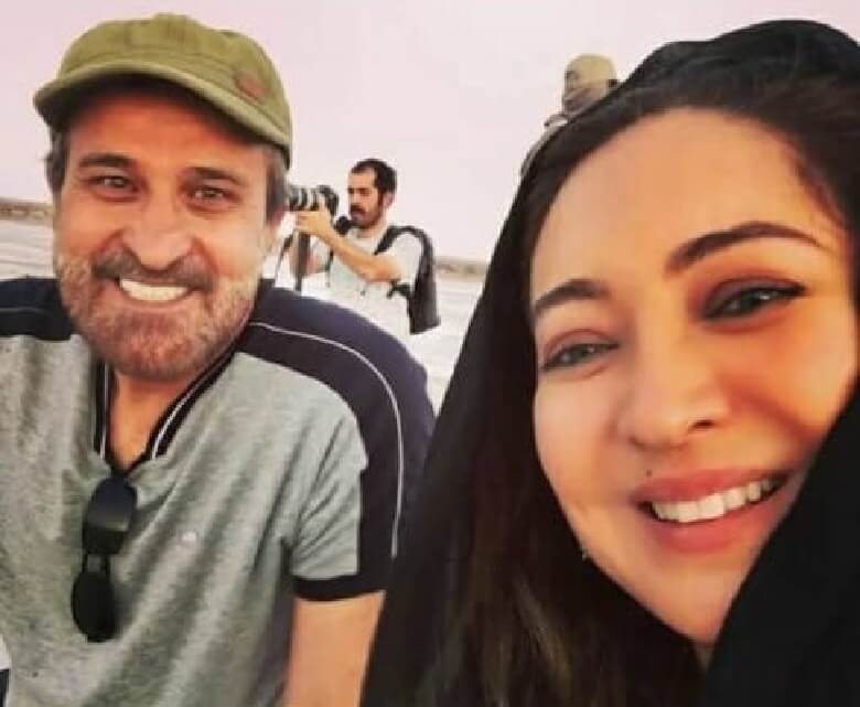 نیکی کریمی را در هیبت یک کارگردان ظاهر شد.