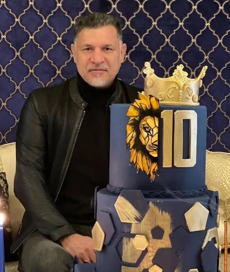 علی دایی کیک تولد فوق لاکچری و غول پیکر دارد.