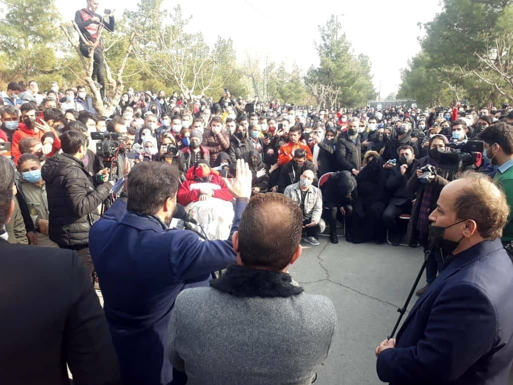 تصاویر غم انگیز/ سیل عظیم جمعیت در اولین سالگرد “علی انصاریان”