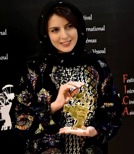 جایزه ای عجیب به "لیلا حاتمی" رسید/ عکس جایزه ای عجیب به "لیلا حاتمی" رسید/ عکس