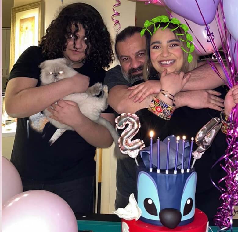 مهراب قاسمخانی برای عزیزش یک تولد خودمانی گرفته است.