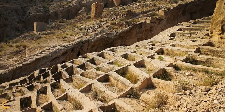 قبرستانی در ایران که در آن بر مرده‌ها خاک نمی‌ریزند.