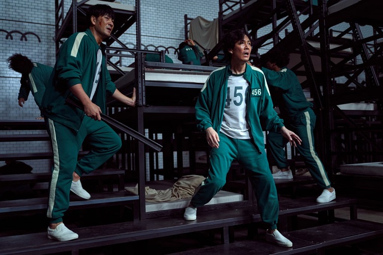 ناصرالدین‌شاه در طراحی سریال بازی مرکب دست داشت.