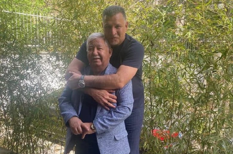 علی دایی به دیدار دوست روزهای تنگش رفته بود.