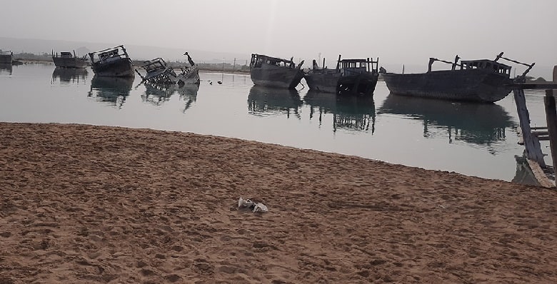 عجیب‌ترین قبرستان ایران بر روی آب در بندر عامری قرار دارد.