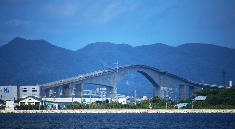 ایشیما اوهاشی ترسناک‌ترین پل ماشین رو جهان بود.