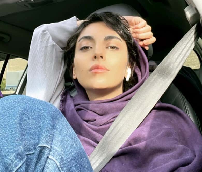 مهشید جوادی ظهر خود را این گونه گذرانده است.