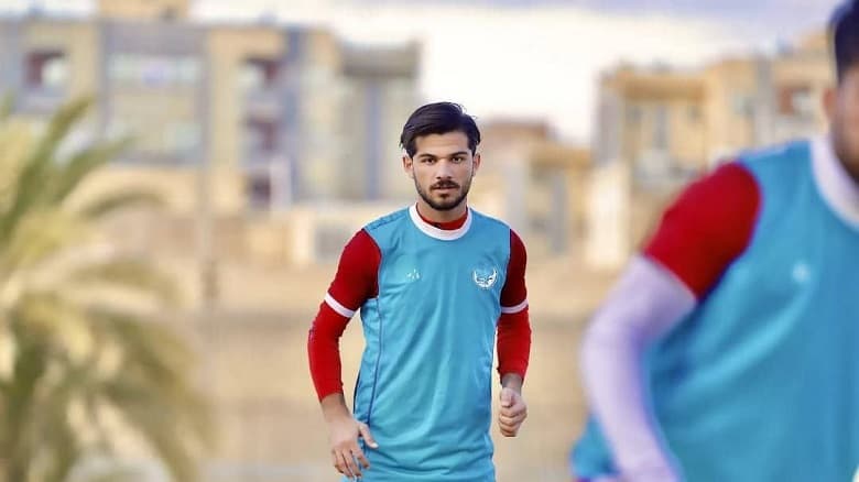 بازیکن به داور سیلی زد.