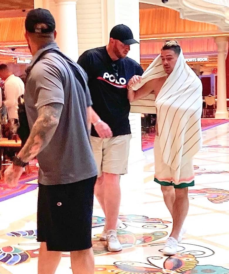 جک گریلیش ستاره گران قیمت لیگ برتر در پارتی دیده شده است.