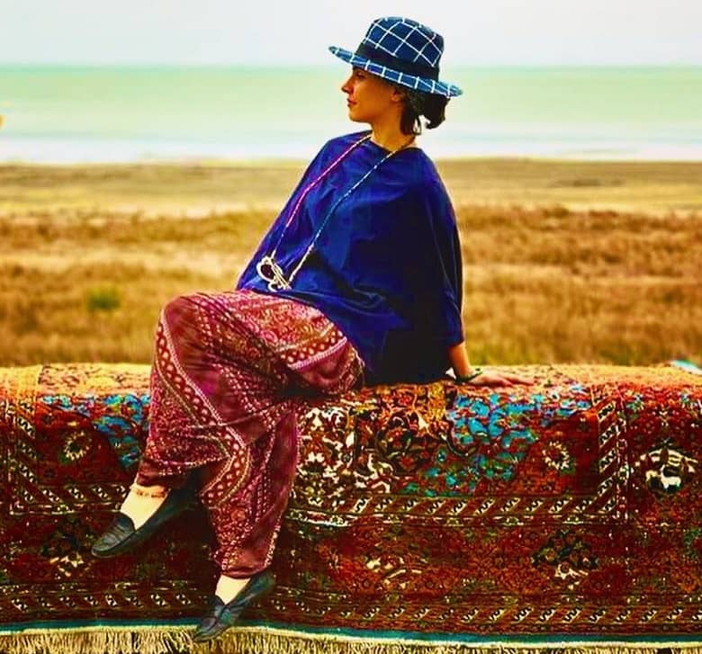 تیپ صحرانوردی لاله مرزبان با خودروی آفرود.