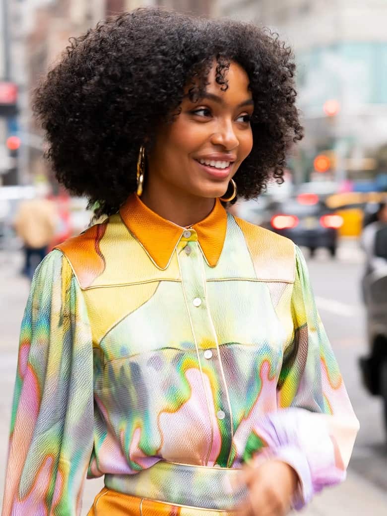 یارا شهیدی ستاره ایرانی هالیوود لباس رنگ و وارنگی پوشید.