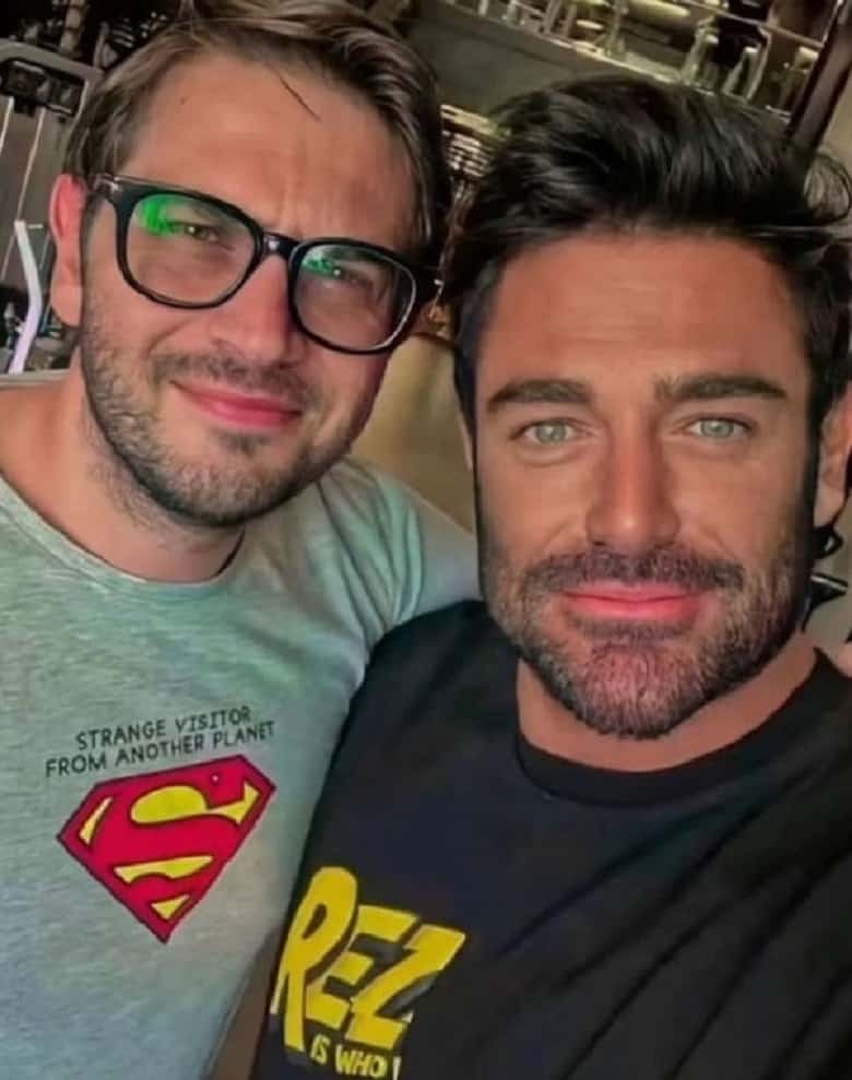 بردیا برادر گلزار تو خوشتیپی دست کمی از داداشش ندارد.