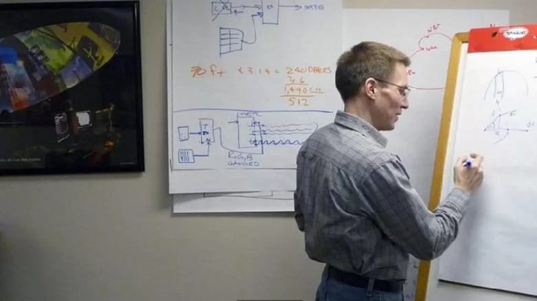 جیسن پجت فروشنده مغازه نابغه ریاضی شده است.