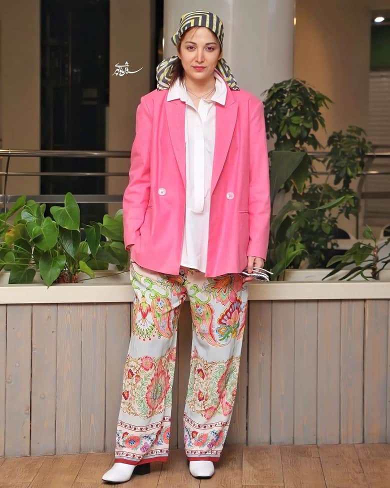 پوشش روشنک گرامی تا این حد به چشم آمد.