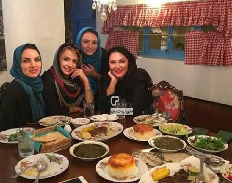 خانم‌های بازیگر برای رستوران سام درخشانی تبلیغ کردند.