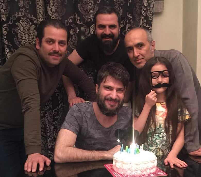 بازیگران در جشن تولد شهرام حقیقت دوست حضور دارند.