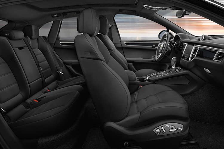 چوب حراج به گران ترین خودروی توقیف شده در گمرک /عکس