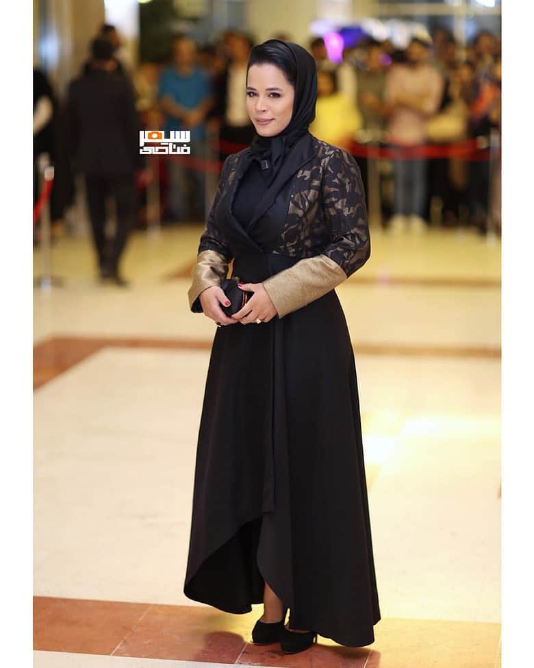 ملیکا شریفی نیا با تیپ و شمایل جدیدش دیده شده است.