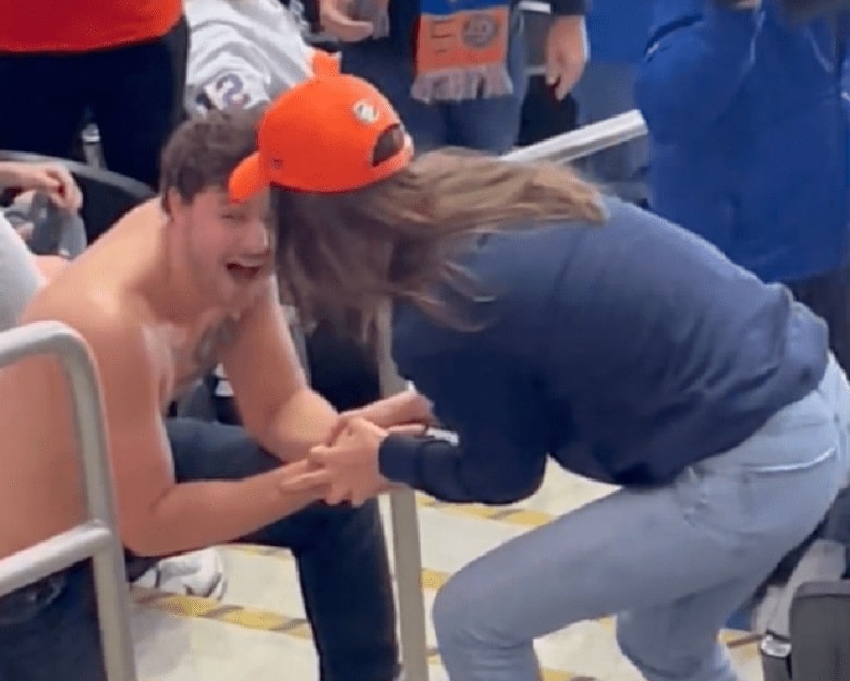 خواستگار بیچاره برخلاف انتظارش جواب نه گرفته بود.