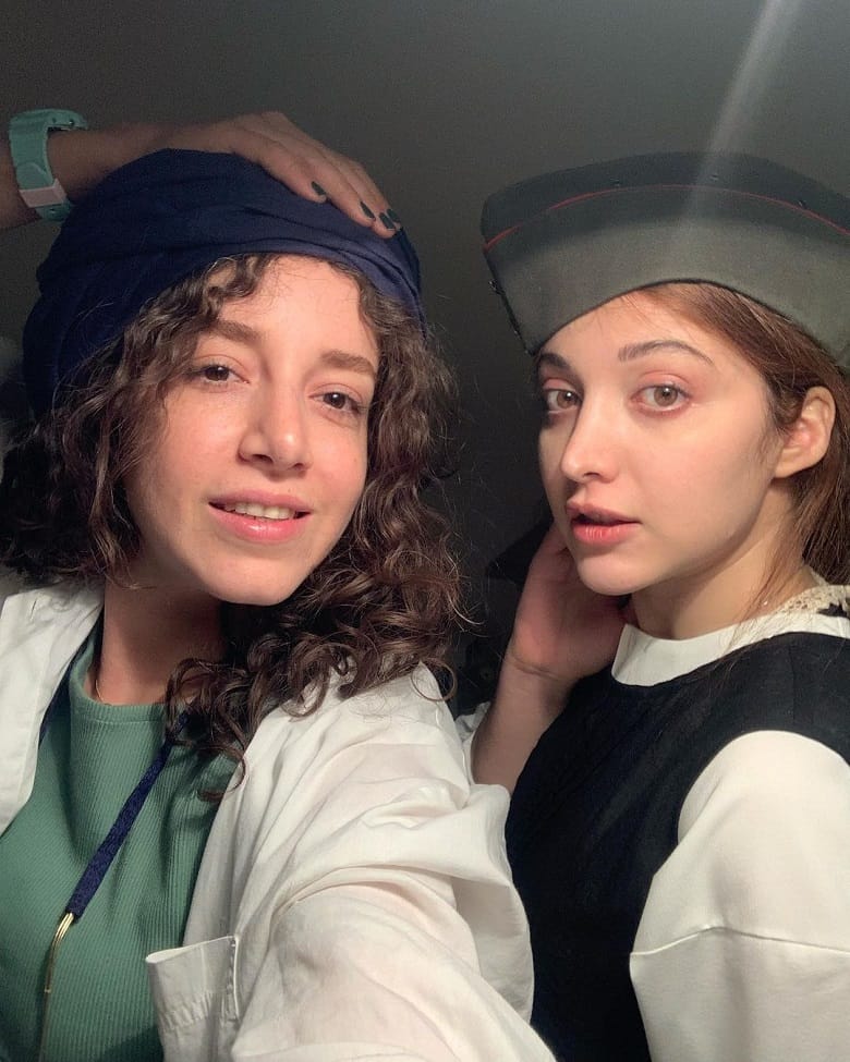 روشنک گرامی و دوستش تیپ اروپایی دارند.