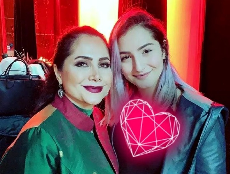 نوه‌های استاد شجریان در آمریکا زندگی می‌کنند.