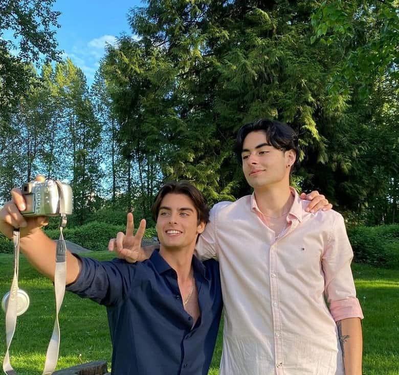 سام گوشه زیباترین مرد جهان است.