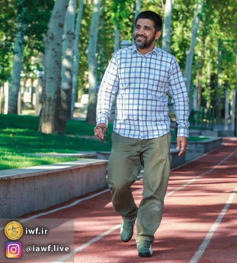 از علیرضا دبیر عکسی جنجالی منتشر شده است.