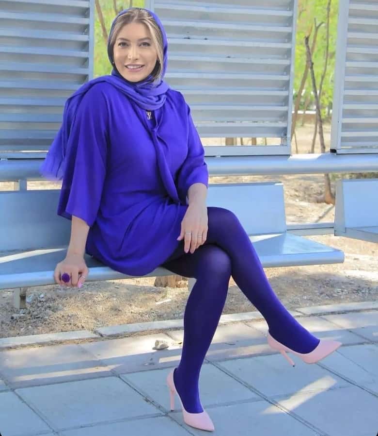 فریبا نادری لباس جنجالی پوشیده است.