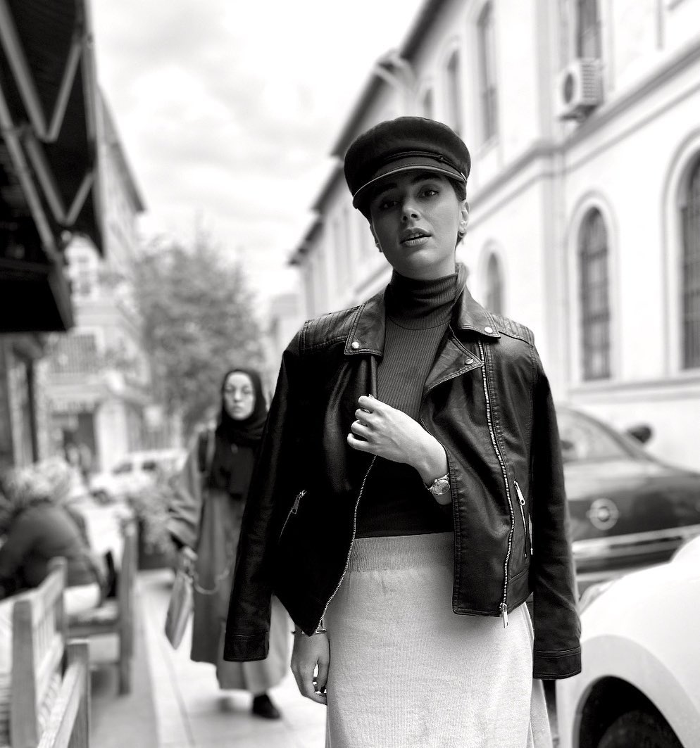  وقتی لاله مرزبان تیپ آدری هپبورن انگلیسی را تقلید می‌کند!