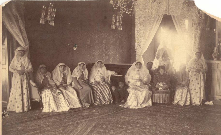 عکسی جالب از مراسم جشن تولد در زمان قاجار/ تصویر