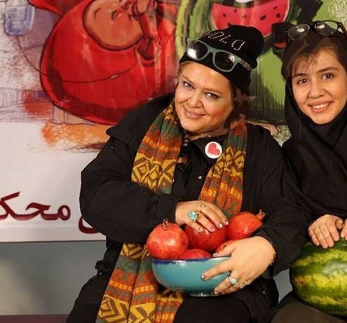 استایل عجیب و مردانه "بهاره رهنما" در شب یلدا/ عکس