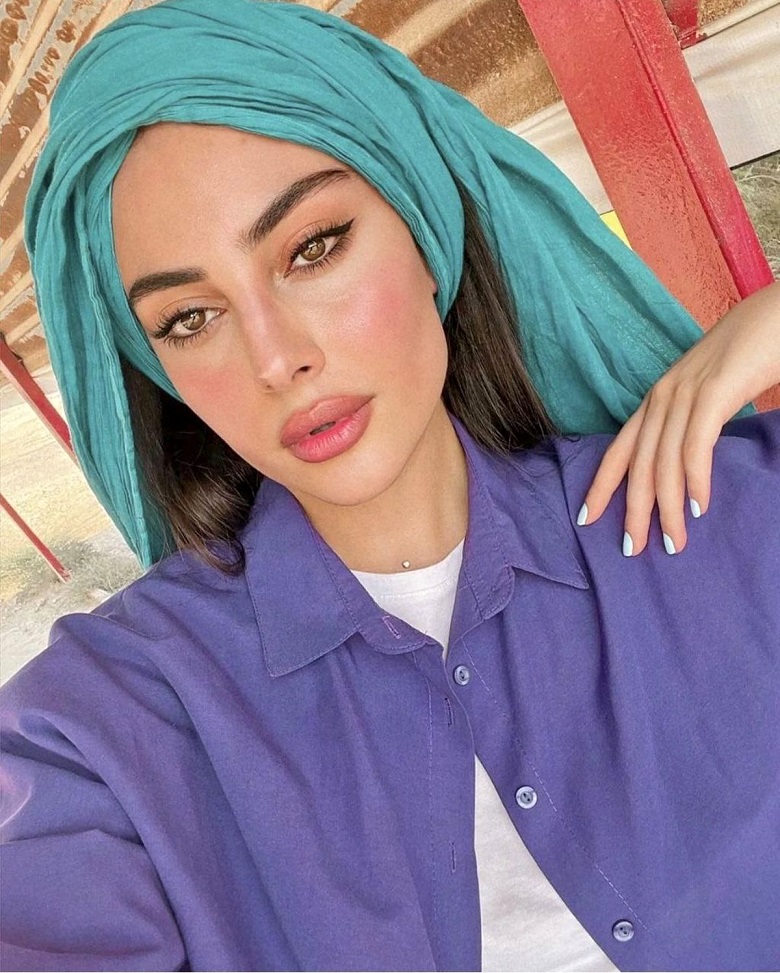 ترلان پروانه از گرما کلافه شده است.