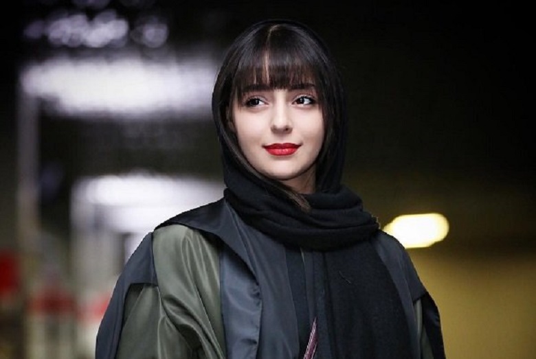 هستی مهدوی فر موهایش چتری شده می شود.