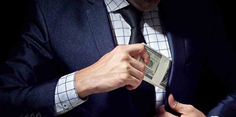ازدواج دختر جوان و زیبا با مردی پولدار عاقبت بدی داشته است.