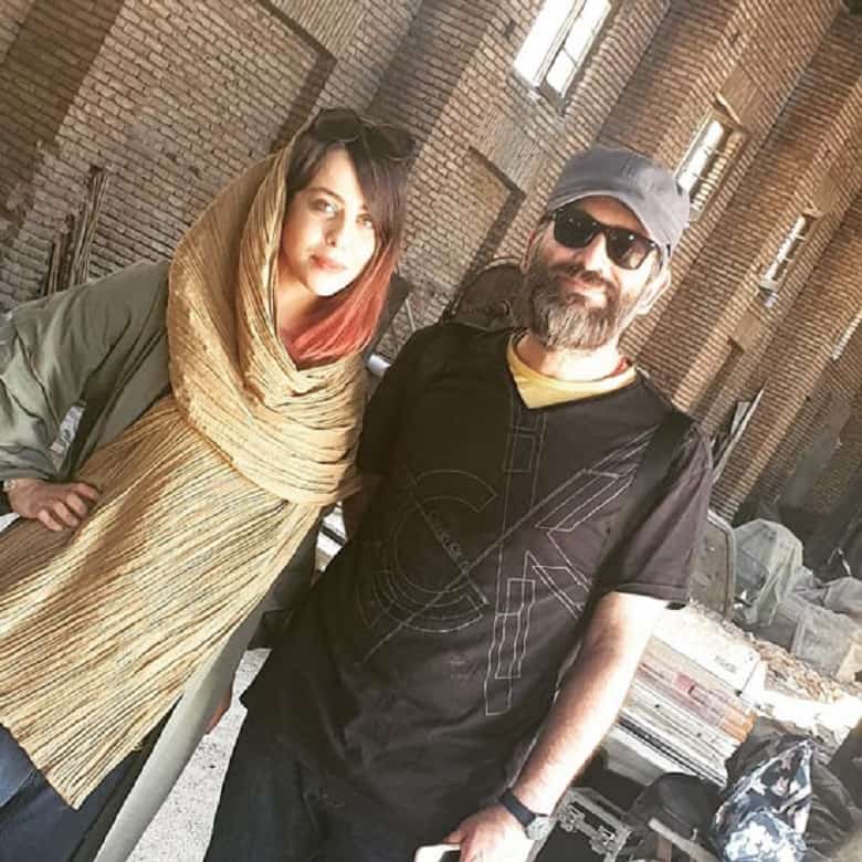 الهام اخوان با یک مرد صمیمی شده است.