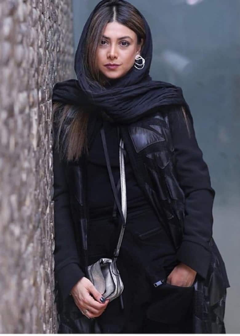 آزاده صمدی یک بار شیک‌پوش و یک بار افتضاح است.