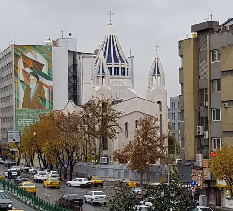 خیابان کریم خان زند تهران به نام یک پادشاه نام‌گذاری شده است.