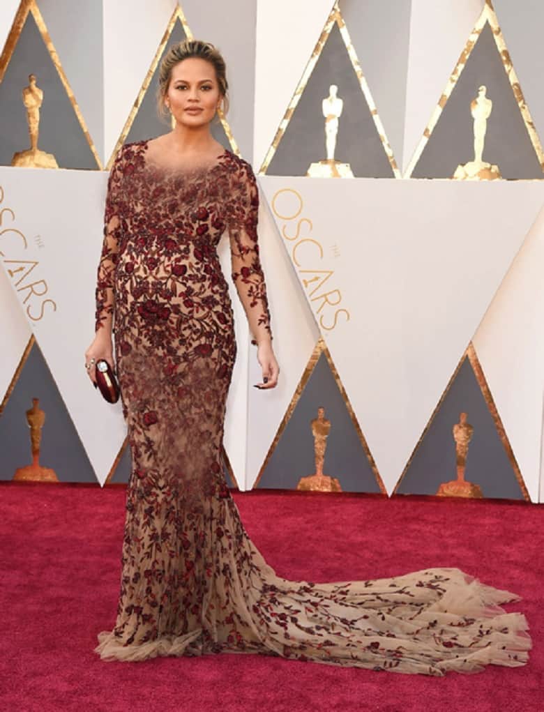 خانم‌های بازیگر زمان بارداری لباس‌های زیبایی پوشیده اند.