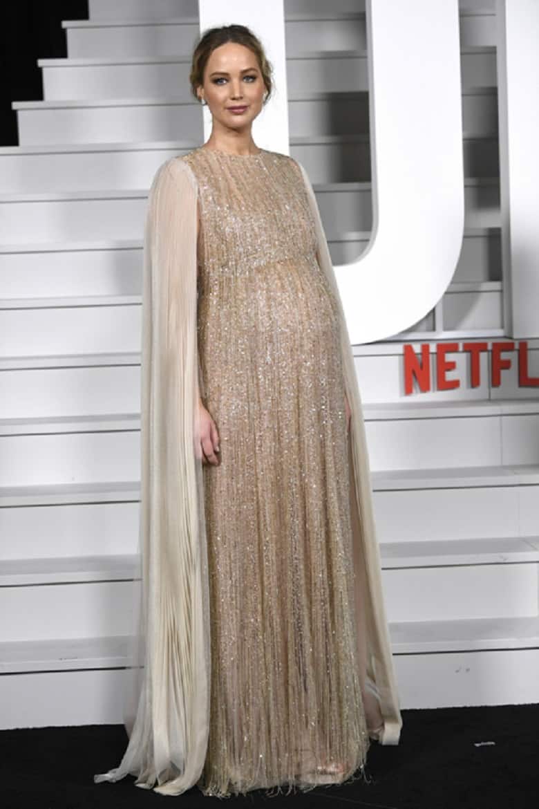 خانم‌های بازیگر زمان بارداری لباس‌های زیبایی پوشیده اند.