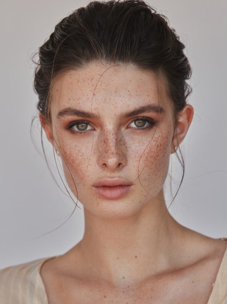 "دی کاپریو" از نامزد کم سن و سالش رونمایی کرد/ عکس "دی کاپریو" از نامزد کم سن و سالش رونمایی کرد/ عکس