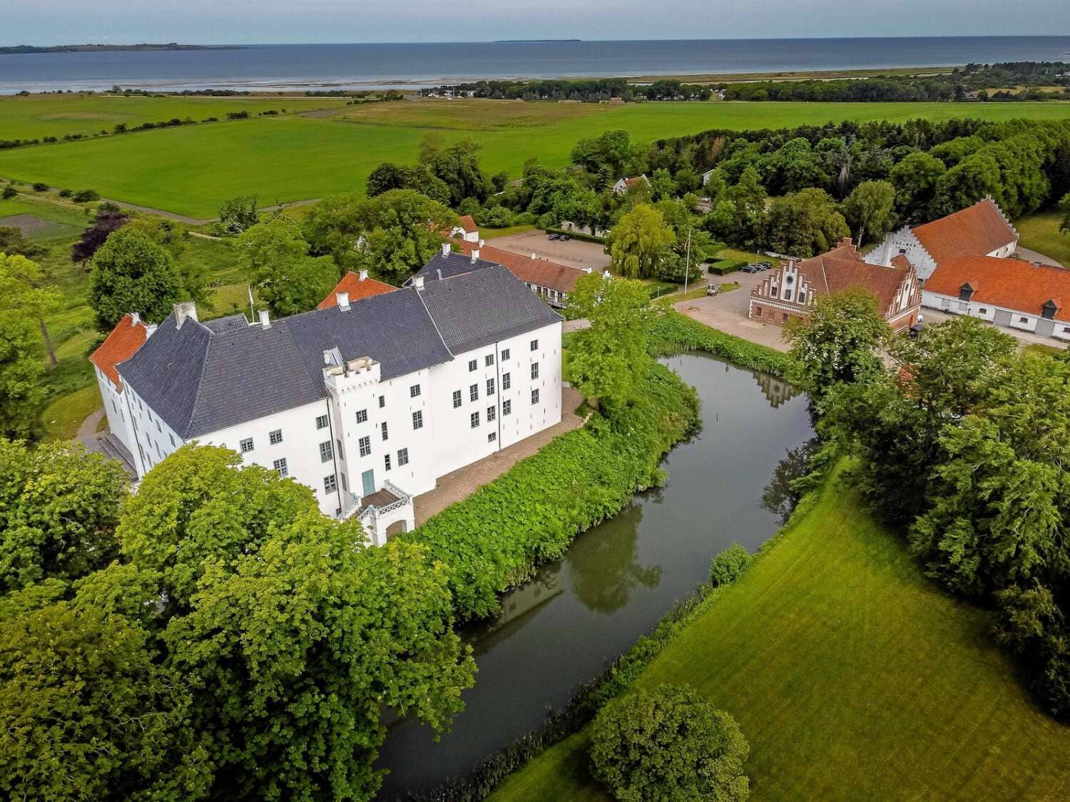 سکونت صد روح در قلعه درگزهولم در دانمارک